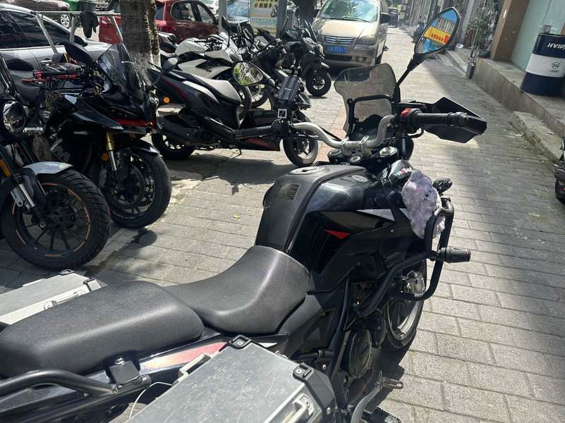 二手贝纳利金鹏 TRK251