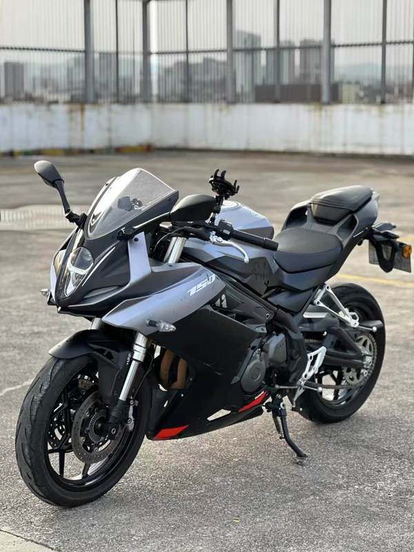 二手贝纳利龙卷风 Tornado 302R
