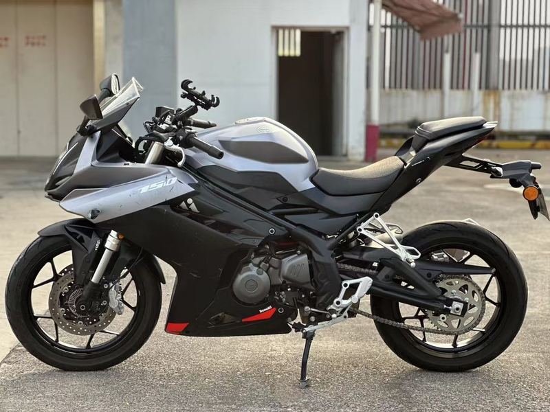 二手贝纳利龙卷风 Tornado 302R