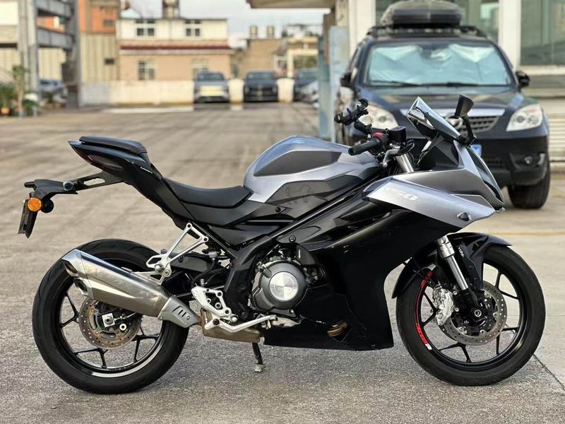 二手贝纳利龙卷风 Tornado 302R
