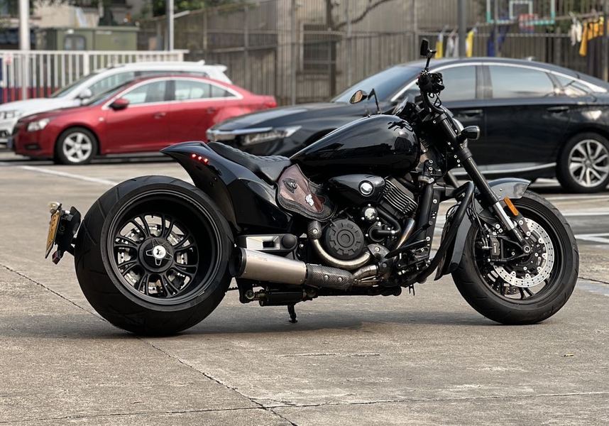 二手香帅金刚狼800S