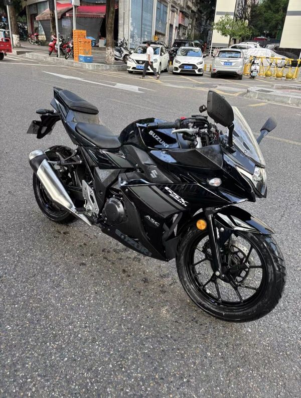 二手豪爵铃木GSX250R
