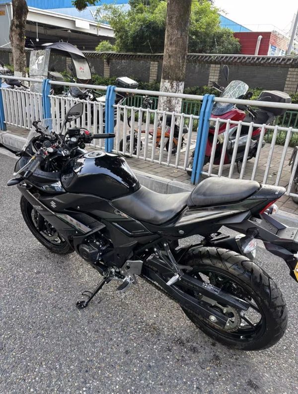 二手豪爵铃木GSX250R