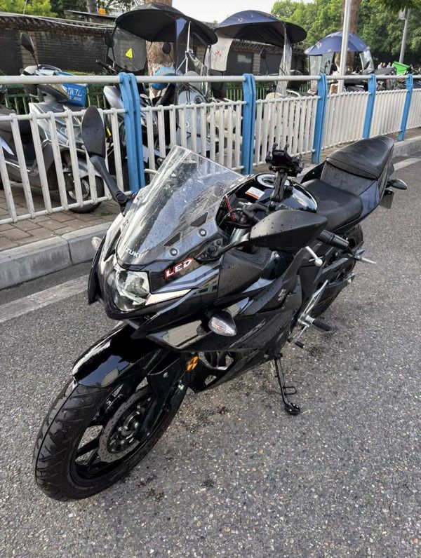 二手豪爵铃木GSX250R