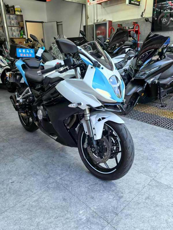 二手贝纳利龙卷风 Tornado 302R