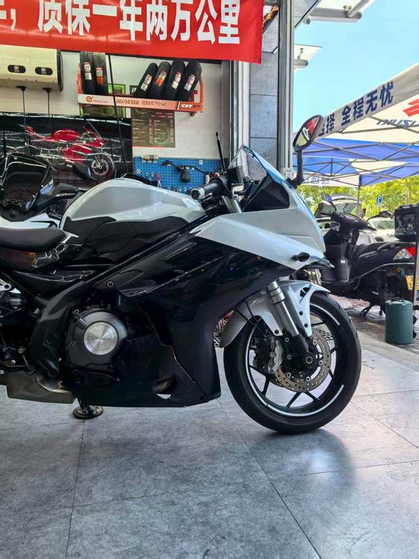 二手贝纳利龙卷风 Tornado 302R