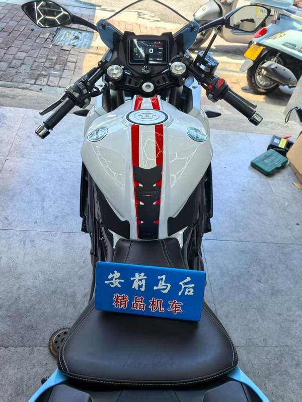 二手贝纳利龙卷风 Tornado 302R