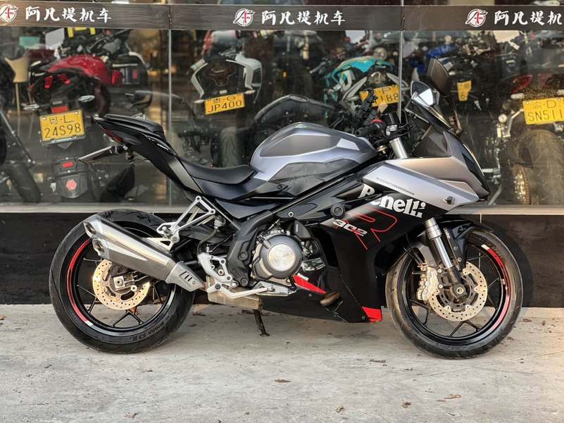 二手贝纳利龙卷风 Tornado 302R