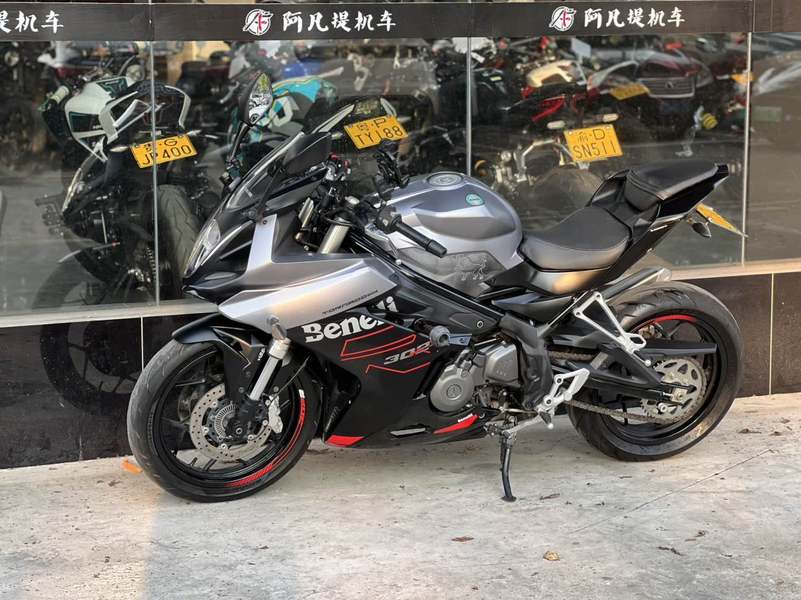 二手贝纳利龙卷风 Tornado 302R