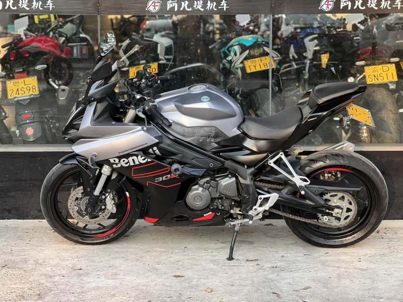 二手贝纳利龙卷风 Tornado 302R