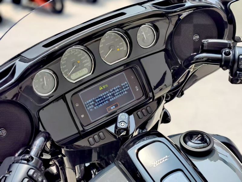 二手哈雷戴维森大道滑翔 Street Glide