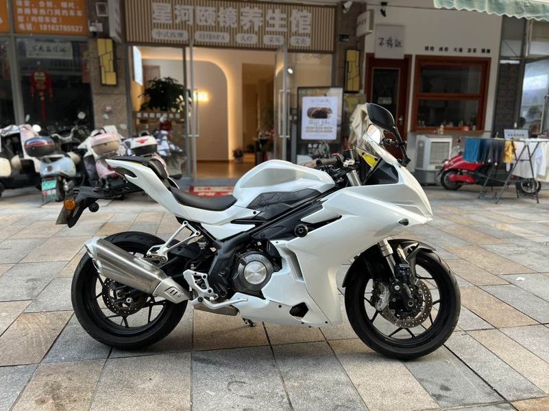 二手贝纳利龙卷风 Tornado 302R