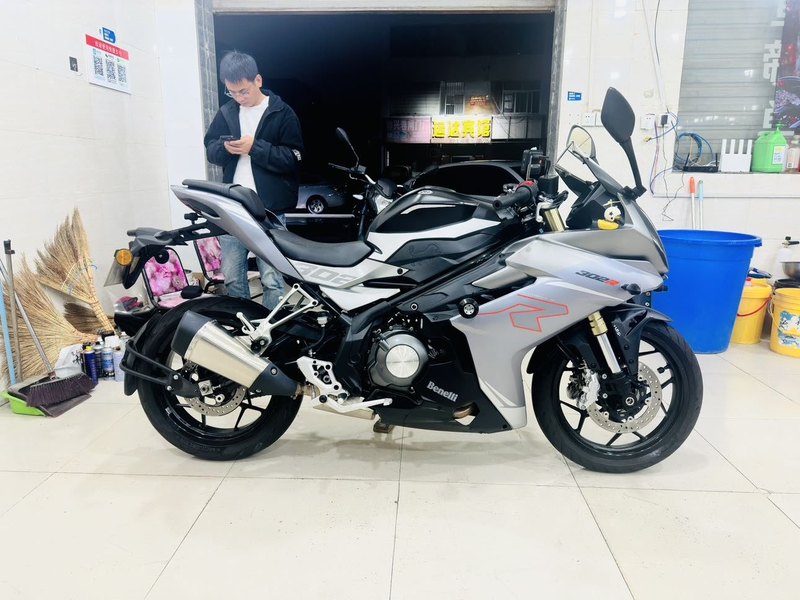 二手贝纳利龙卷风 Tornado 302R