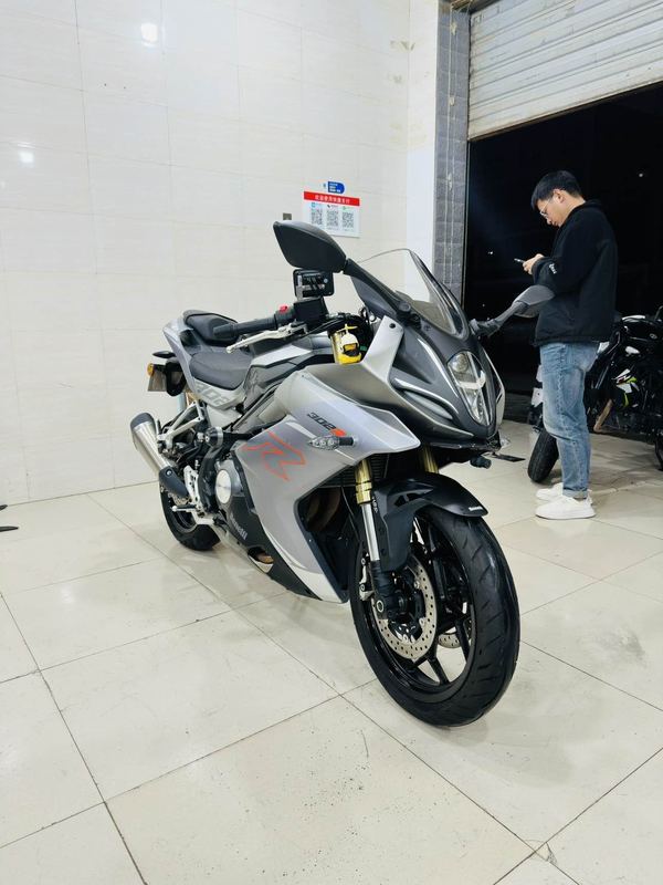 二手贝纳利龙卷风 Tornado 302R