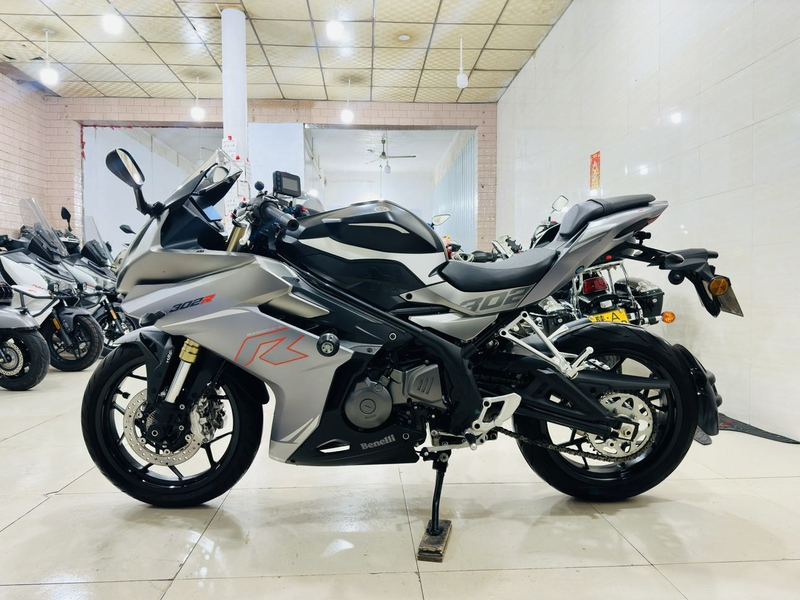 二手贝纳利龙卷风 Tornado 302R