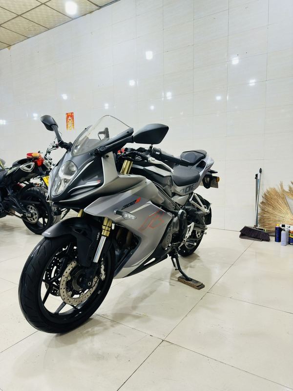 二手贝纳利龙卷风 Tornado 302R
