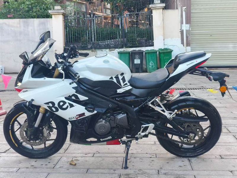 二手贝纳利龙卷风 Tornado 302R
