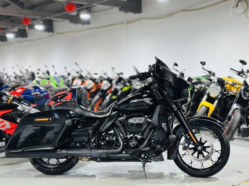 二手哈雷戴维森大道滑翔 Street Glide