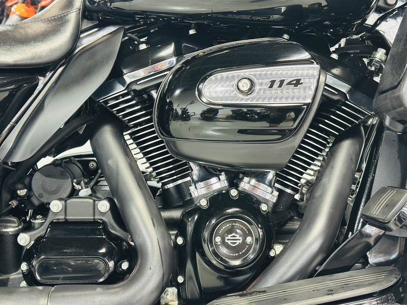 二手哈雷戴维森大道滑翔 Street Glide