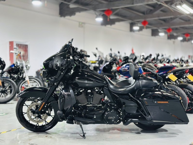 二手哈雷戴维森大道滑翔 Street Glide