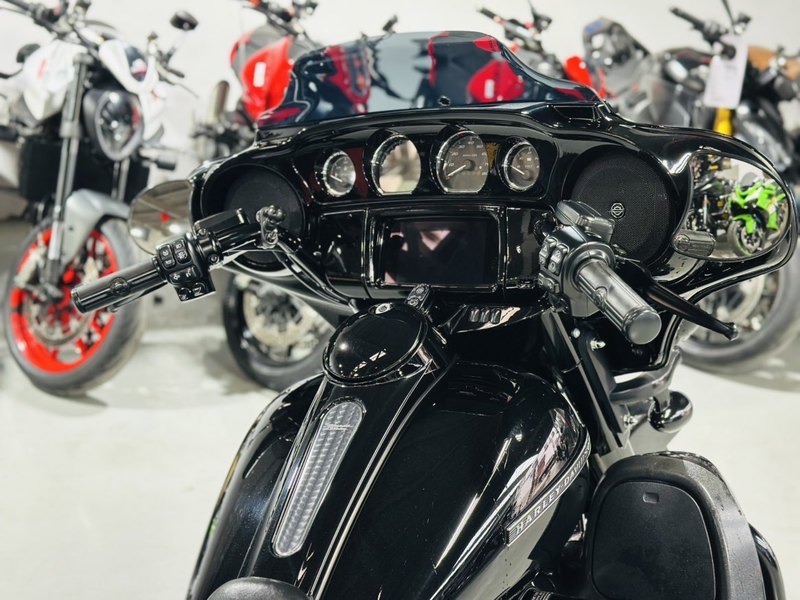 二手哈雷戴维森大道滑翔 Street Glide