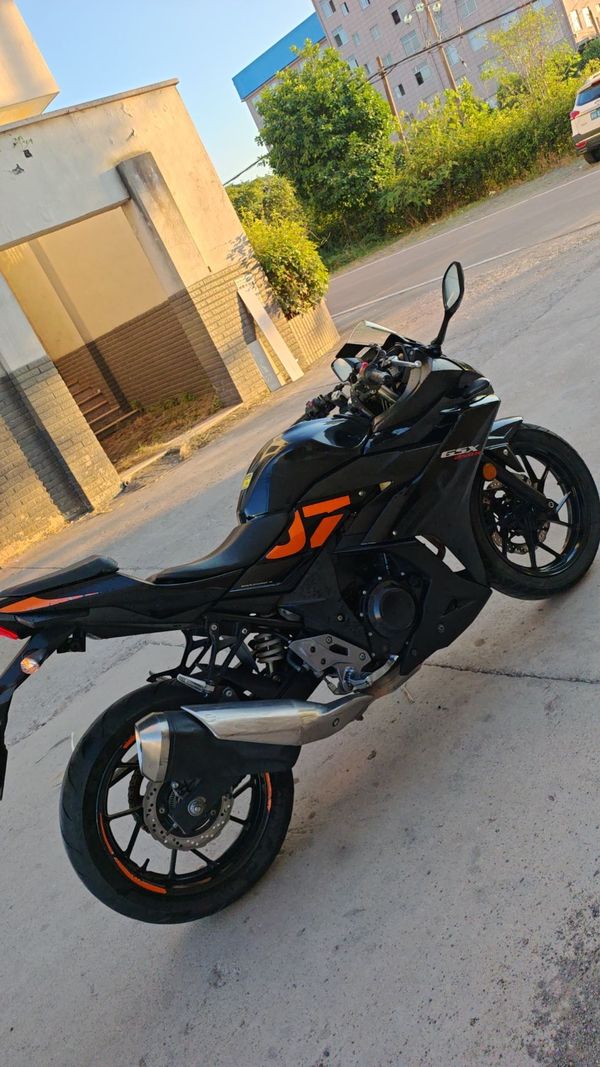 二手豪爵铃木GSX250R