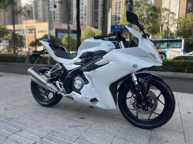 二手贝纳利龙卷风 Tornado 302R