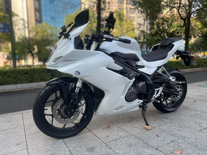 二手贝纳利龙卷风 Tornado 302R