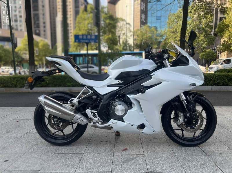 二手贝纳利龙卷风 Tornado 302R