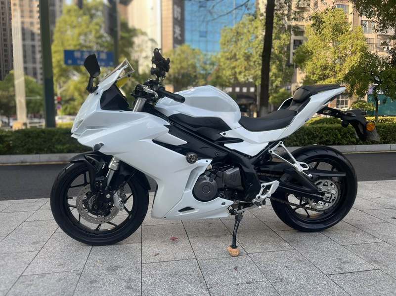 二手贝纳利龙卷风 Tornado 302R