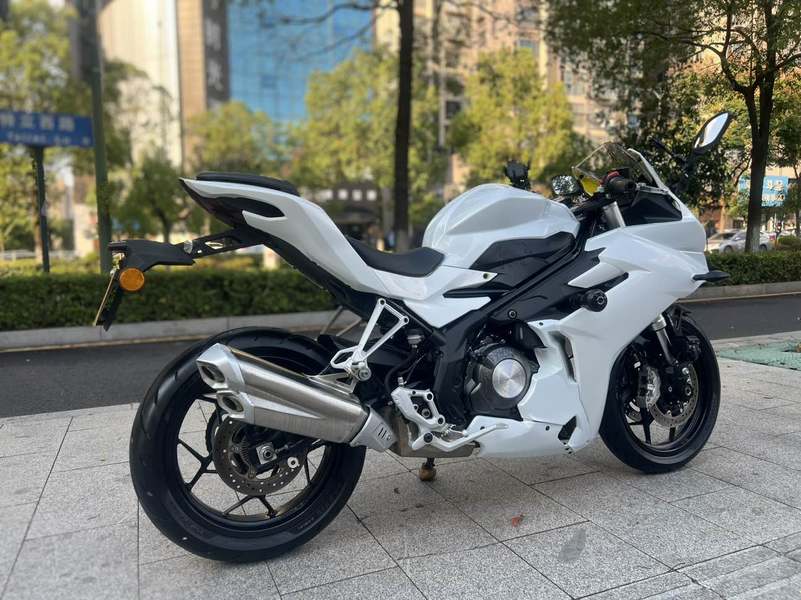 二手贝纳利龙卷风 Tornado 302R