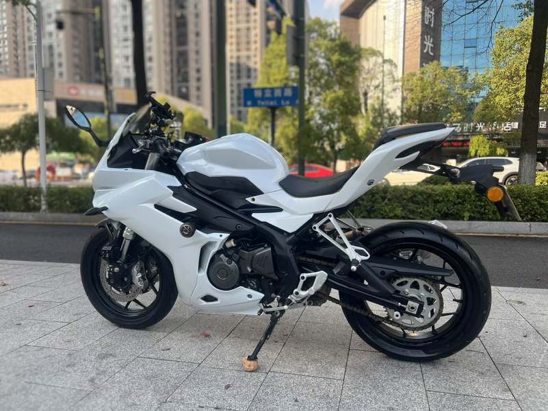 二手贝纳利龙卷风 Tornado 302R