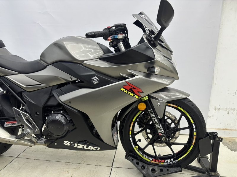 二手豪爵铃木GSX250R