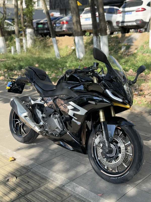 二手贝纳利龙卷风 Tornado 402R
