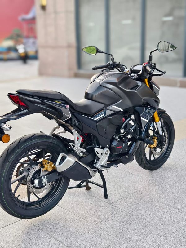 二手五羊本田CB190R 暴锋眼