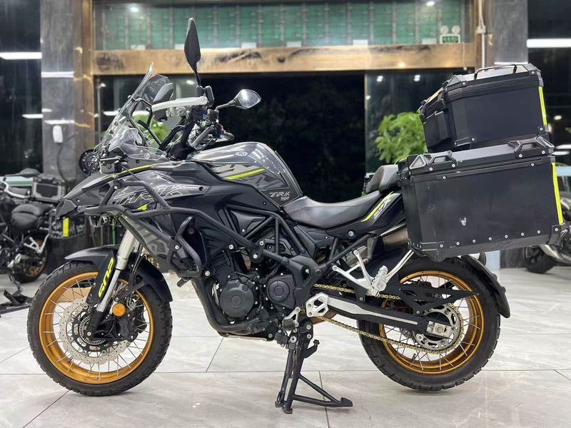 二手贝纳利金鹏 TRK502