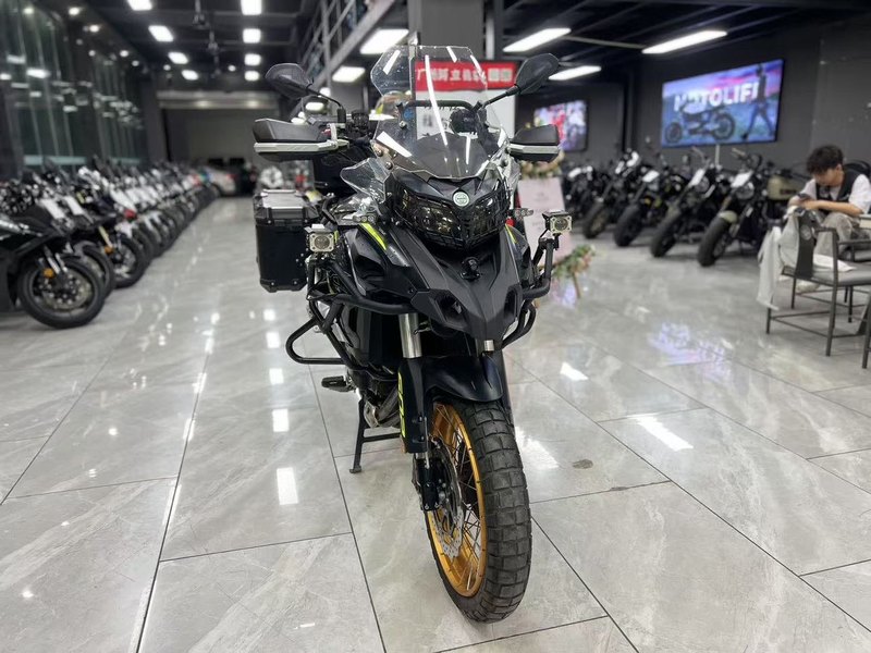 二手贝纳利金鹏 TRK502