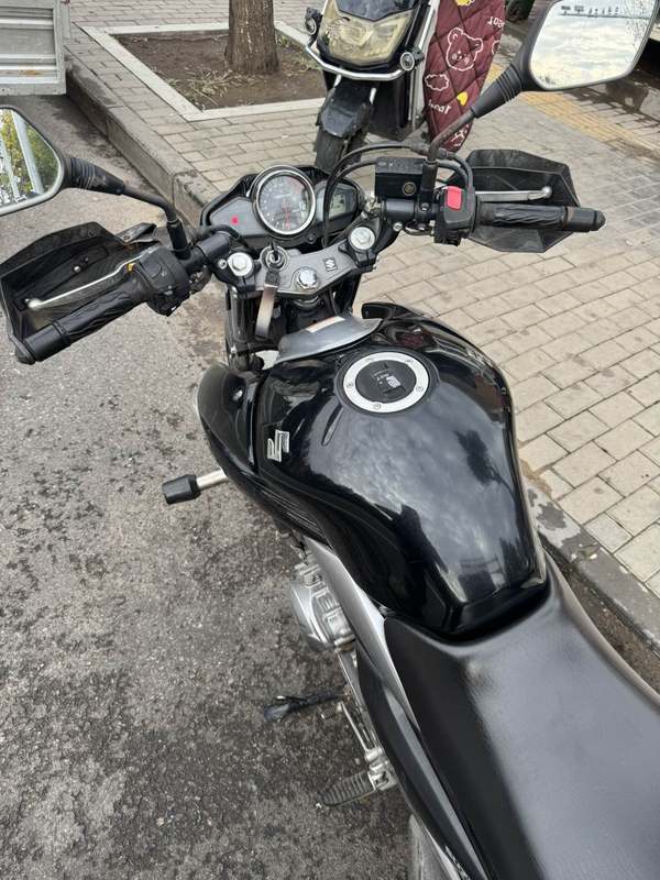 二手豪爵铃木骊驰 GW250