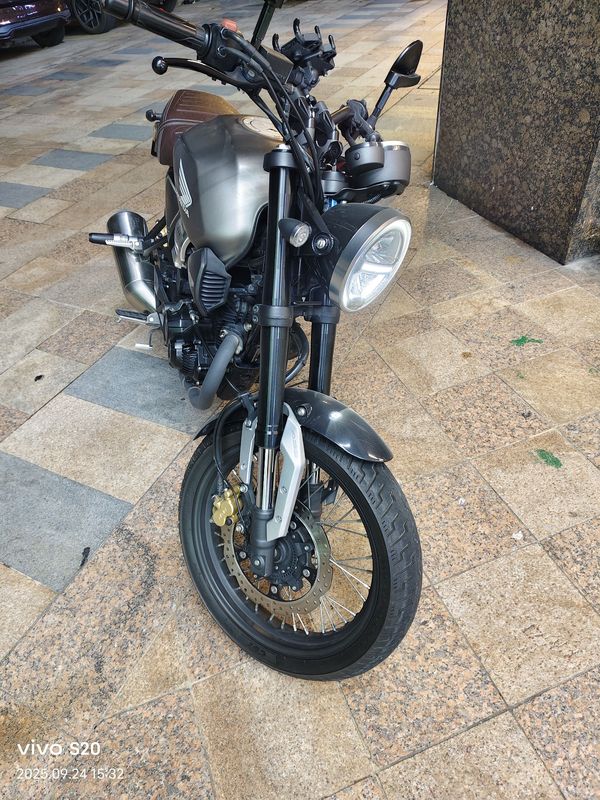 二手五羊本田鸷道 CB190SS