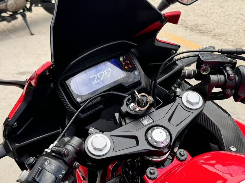 二手本田CBR400R