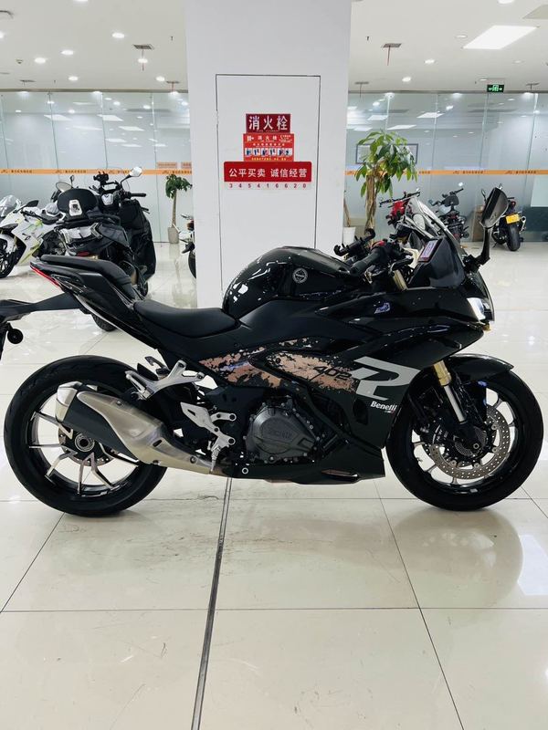 二手贝纳利龙卷风 Tornado 402R
