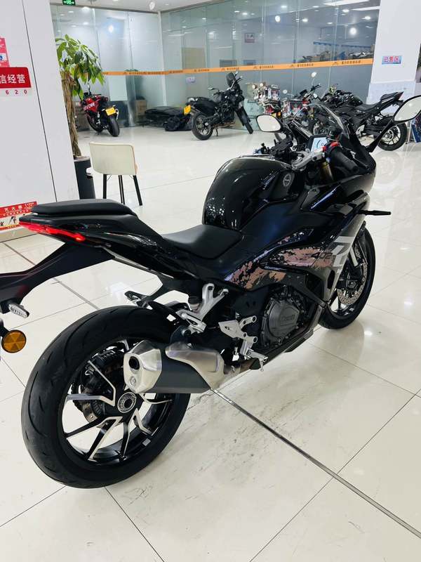 二手贝纳利龙卷风 Tornado 402R
