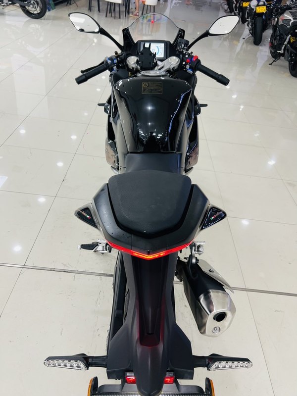 二手贝纳利龙卷风 Tornado 402R