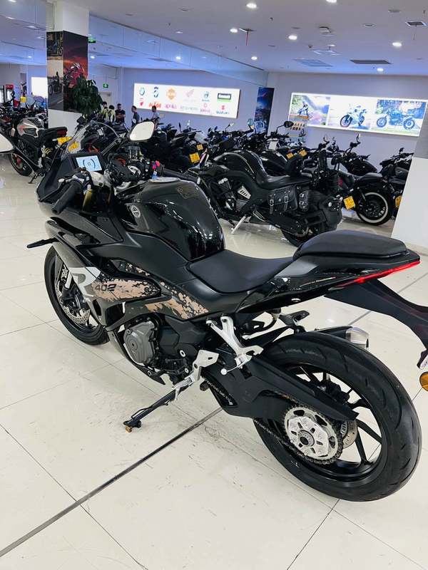 二手贝纳利龙卷风 Tornado 402R