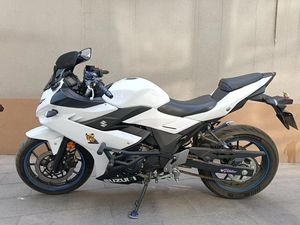 二手豪爵铃木GSX250R