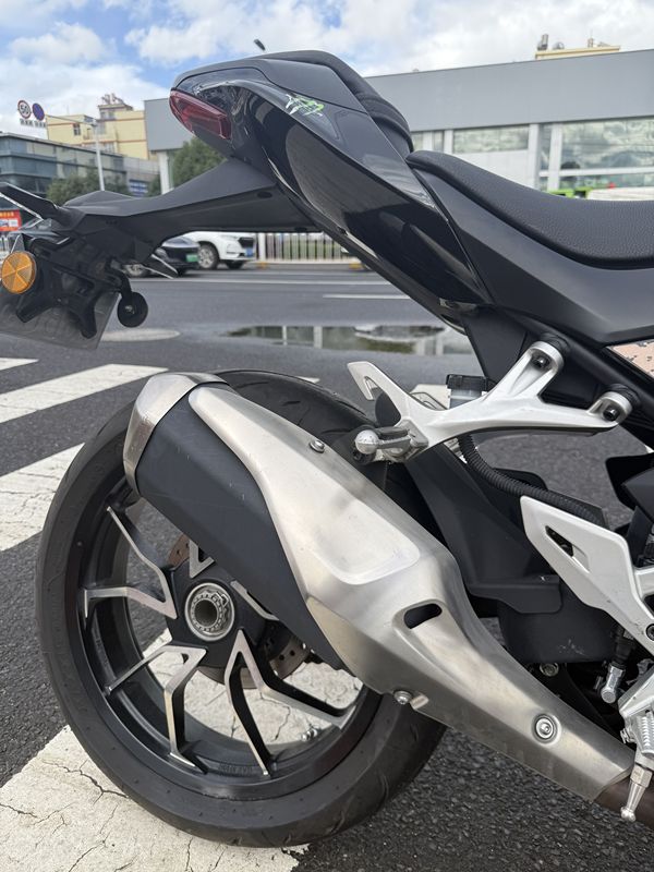 二手贝纳利龙卷风 Tornado 402R