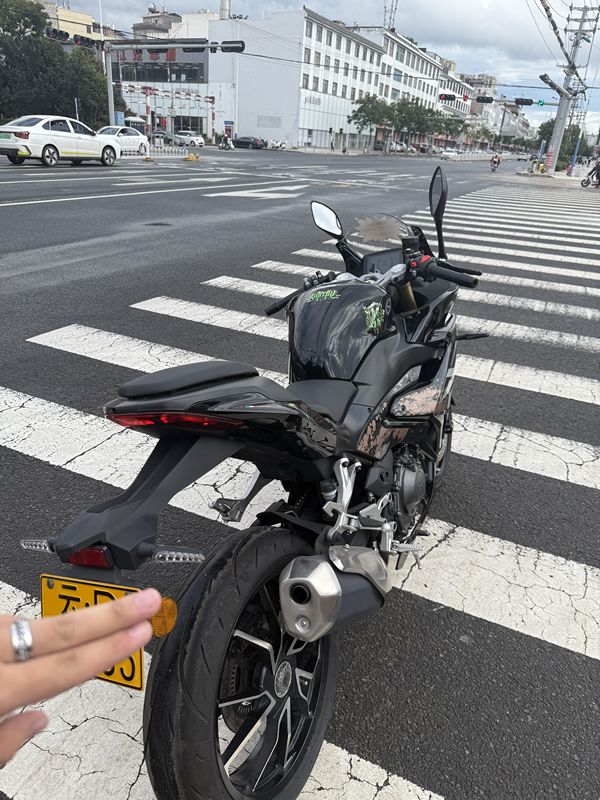 二手贝纳利龙卷风 Tornado 402R