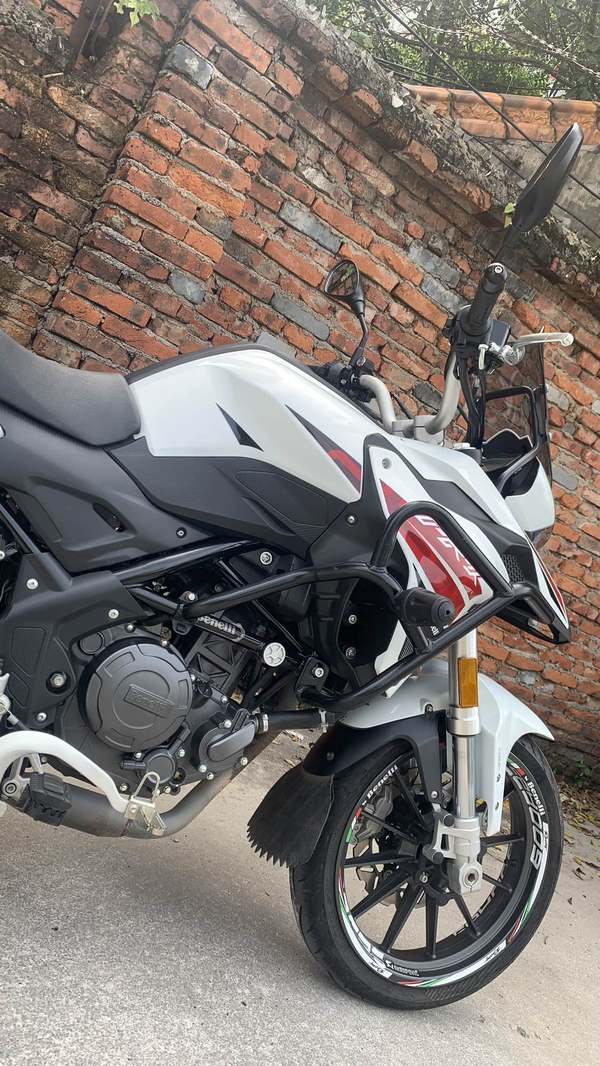 二手贝纳利金鹏 TRK251