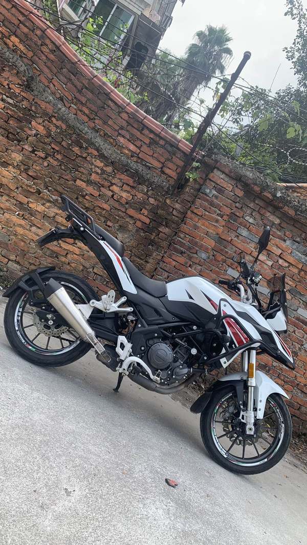 二手贝纳利金鹏 TRK251