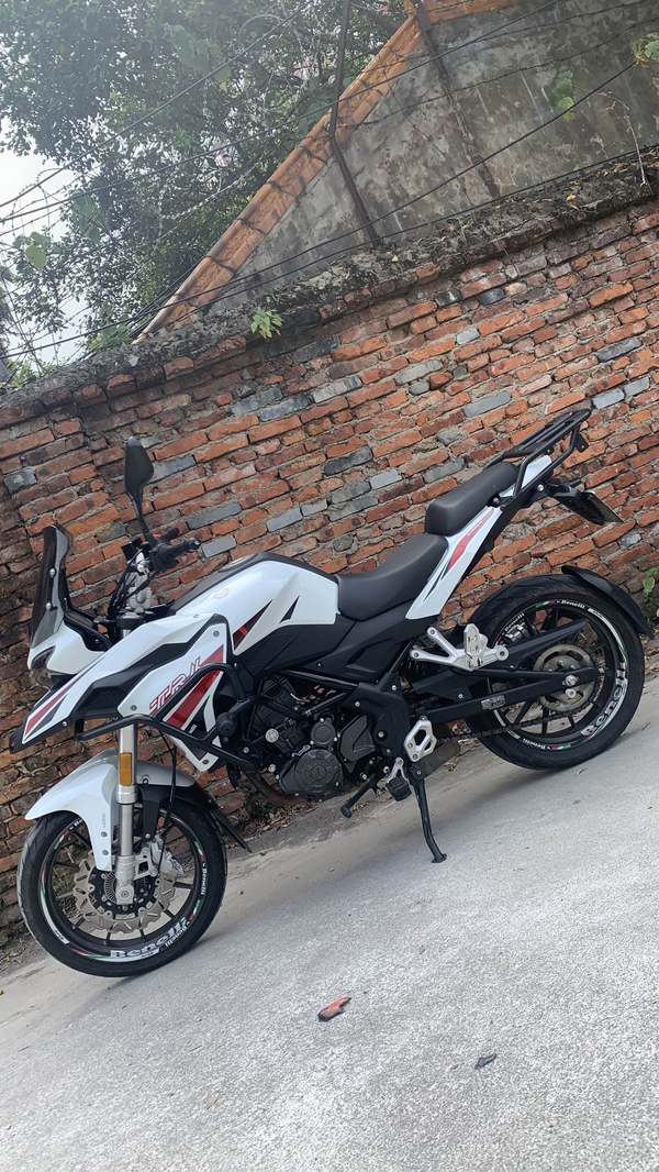 二手贝纳利金鹏 TRK251